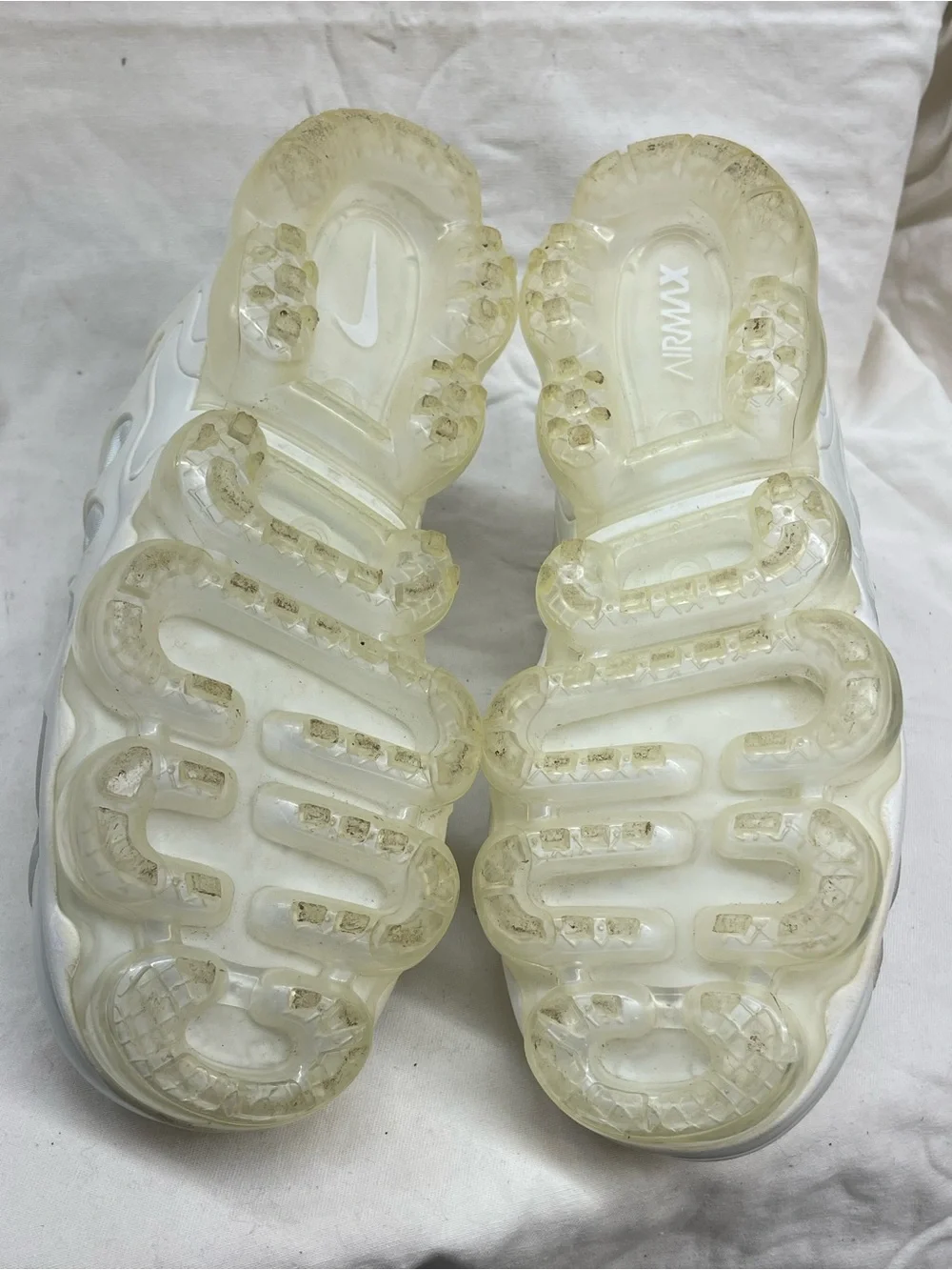 Nike Air Max White Athletic Sneakers - Textured Overlay Design sz 8